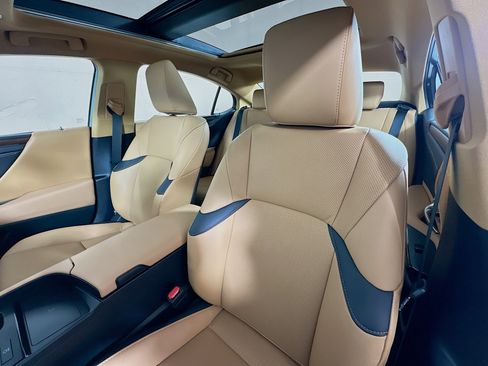 Used 2025 Lexus ES 350 w/ Accessory Package (Z2) image 19