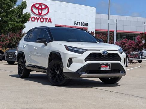 Used 2022 Toyota RAV4 XSE AWD/4WD image 2