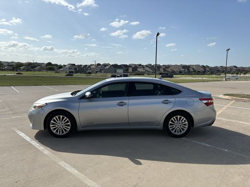 Used 2015 Toyota Avalon Limited FWD image 2