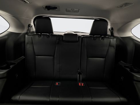 Used 2021 Toyota Highlander XLE image 21