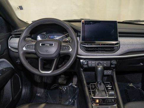 Used 2024 Jeep Compass Latitude image 6