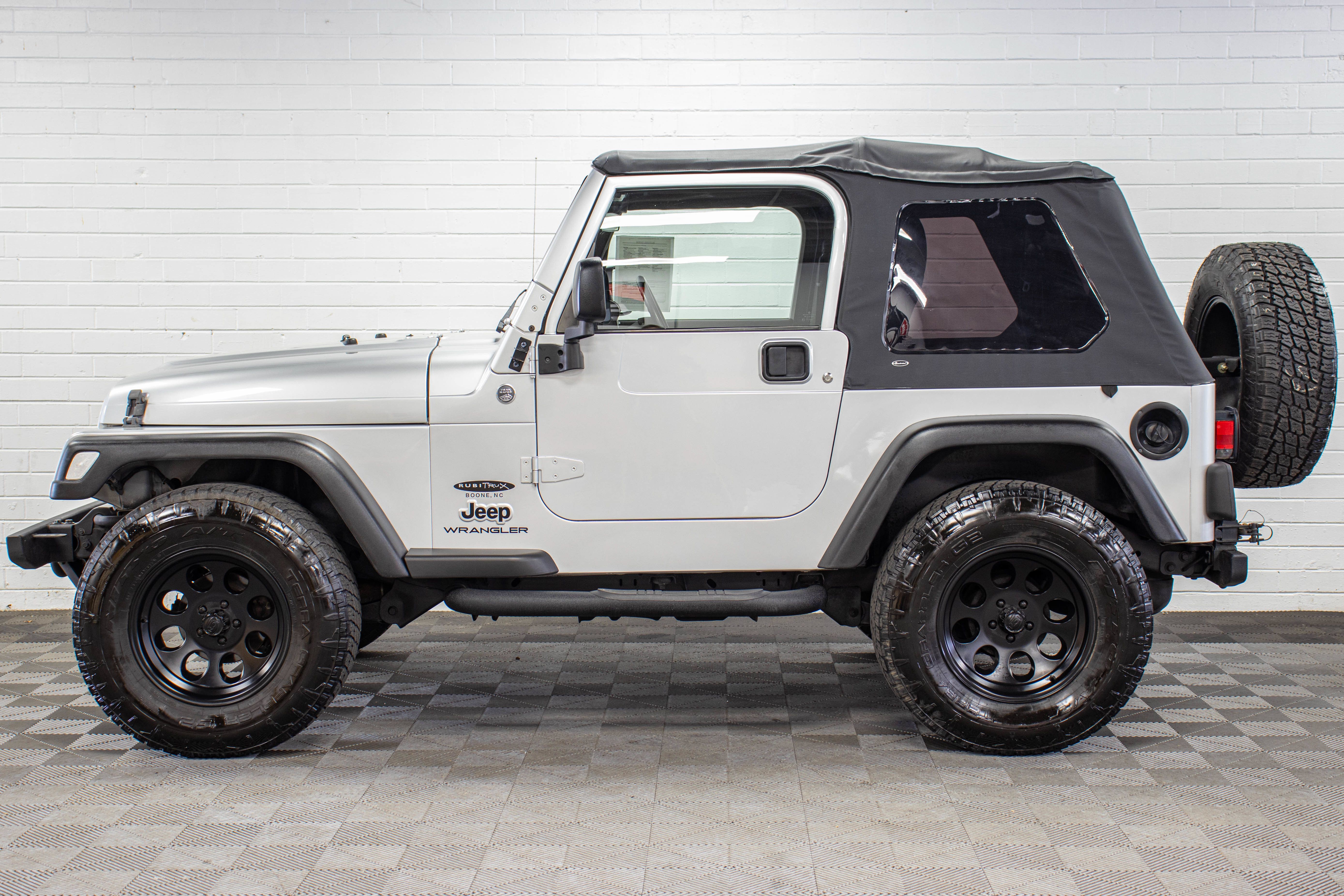 Used 2005 Jeep Wrangler X w/ Tire & Wheel Group (Ecco) AWD/4WD image 6