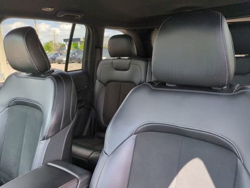 Used 2025 Jeep Grand Cherokee Altitude image 8