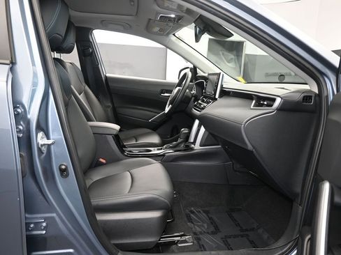 Used 2022 Toyota Corolla Cross XLE image 48