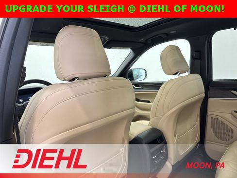 New 2025 Jeep Grand Cherokee Limited w/ Luxury Tech Group II image 19