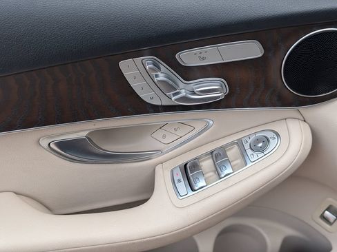 Certified 2019 Mercedes-Benz GLC 300 4MATIC image 19