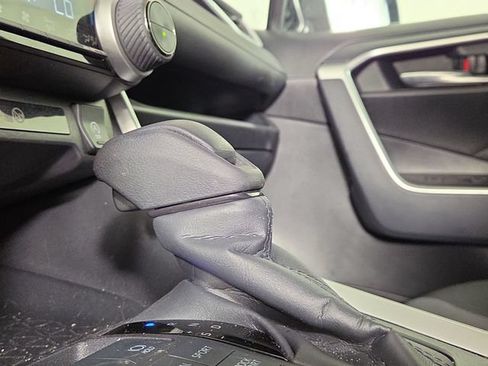 Used 2025 Toyota RAV4 XLE AWD/4WD image 20