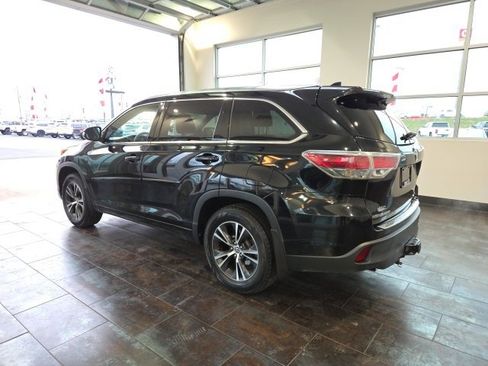 Used 2016 Toyota Highlander XLE image 4