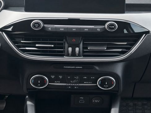 Used 2022 Ford Escape SE w/ SE Sport Appearance Package FWD image 9