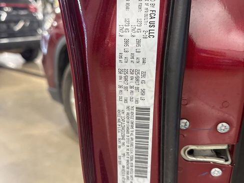 Used 2019 Jeep Cherokee Latitude w/ Popular Appearance Group image 4