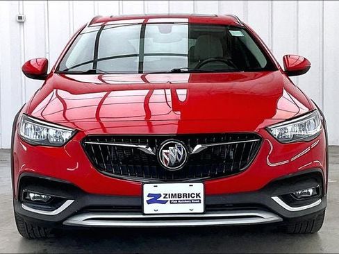Used 2018 Buick Regal Preferred w/ Sights and Sounds Package AWD/4WD image 3