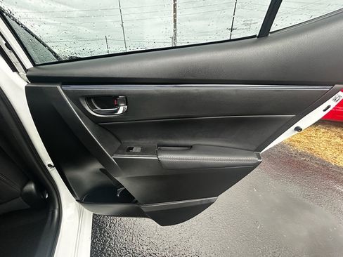 Used 2017 Toyota Corolla SE image 23