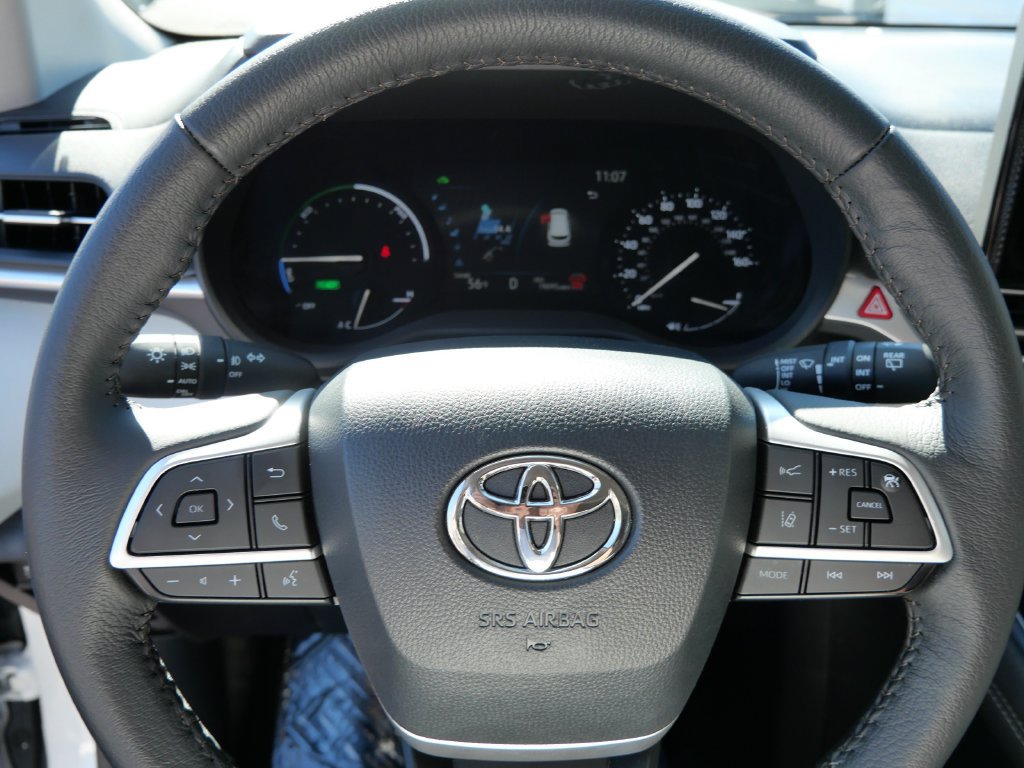 Certified 2026 Toyota Sienna XLE FWD image 26