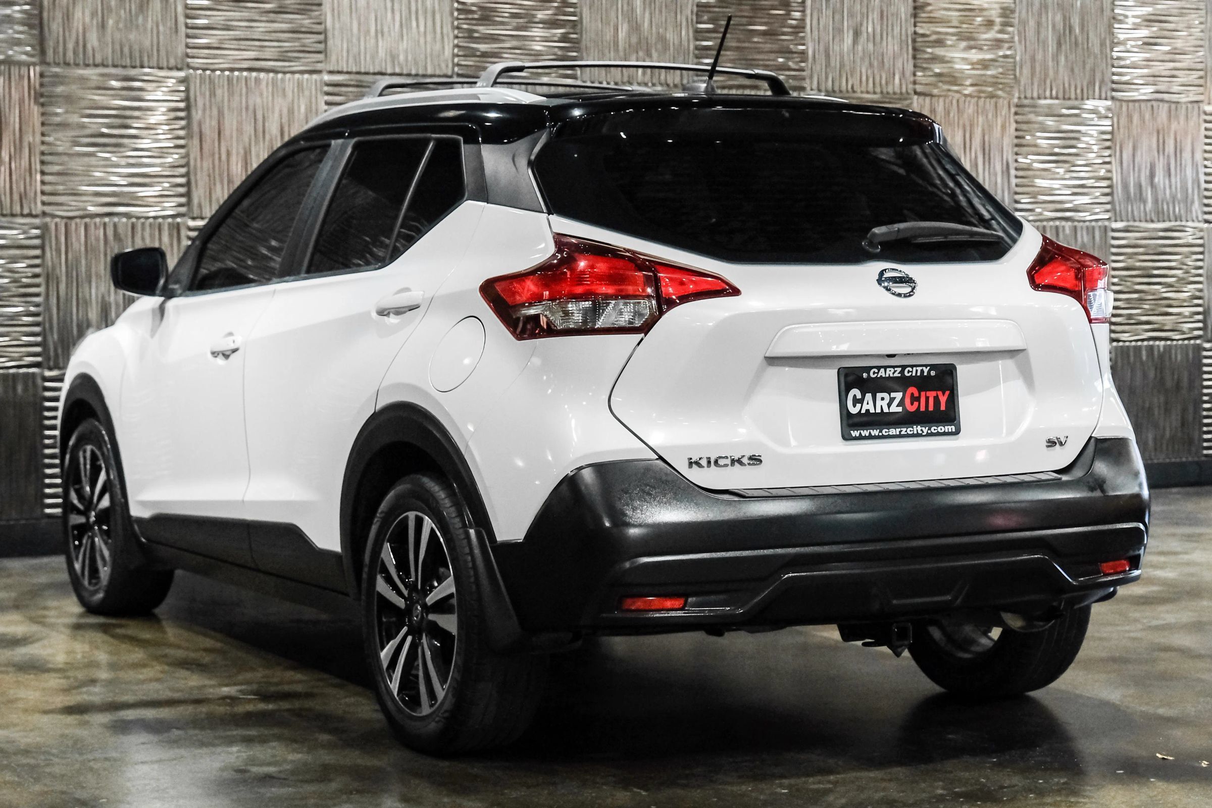 Used 2018 Nissan Kicks SV FWD image 11