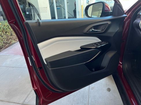 Used 2025 Chevrolet Trax LT image 20