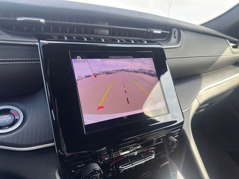 Used 2025 Jeep Grand Cherokee Altitude image 20