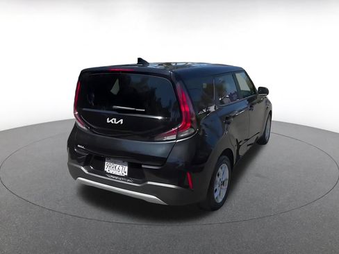Used 2025 Kia Soul LX w/ LX Technology Package FWD image 11