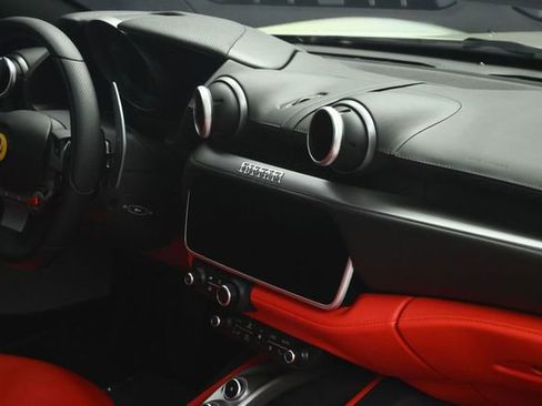 Used 2020 Ferrari Portofino RWD image 36