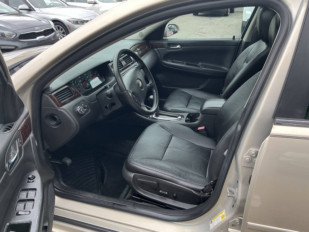 Used 2012 Chevrolet Impala LTZ FWD image 14