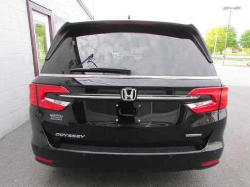 Used 2024 Honda Odyssey Touring image 3