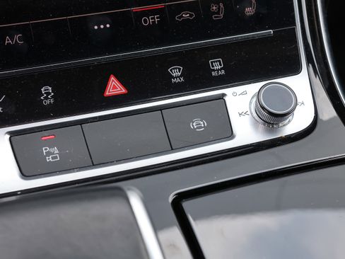 Used 2021 Audi A8 L 4.0T w/ Executive Plus Package image 27