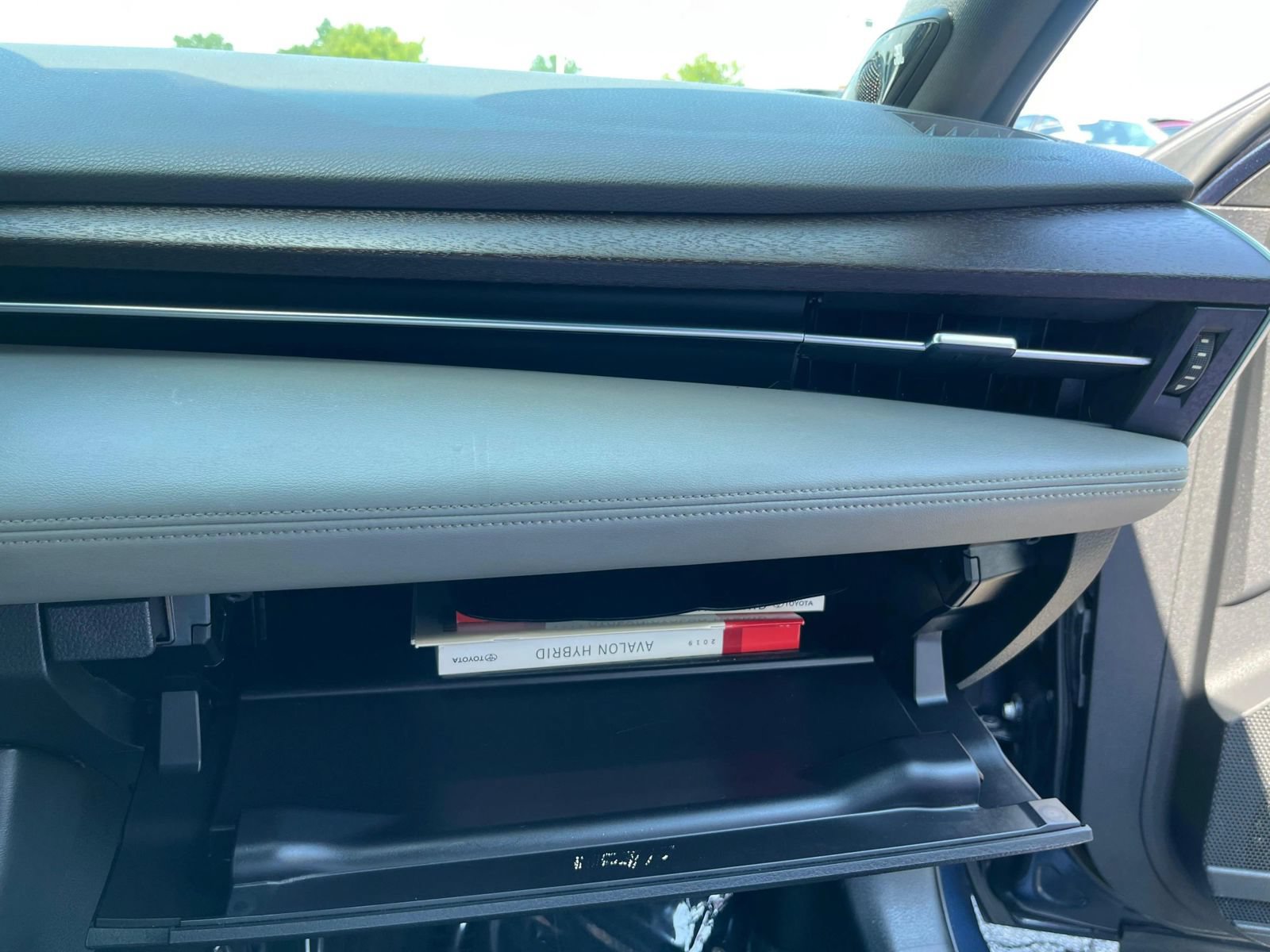 Used 2019 Toyota Avalon Limited w/ Advanced Safety Package FWD image 21