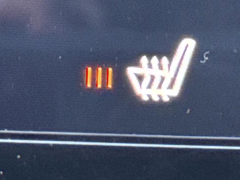 Used 2022 Volvo XC40 T5 R-Design image 16