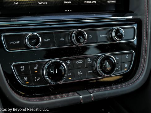 Used 2023 Bentley Bentayga image 48