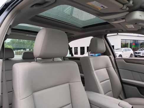 Used 2010 Mercedes-Benz E 350 4MATIC Sedan image 18
