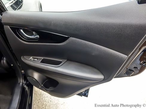 Used 2021 Nissan Rogue Sport SV image 23