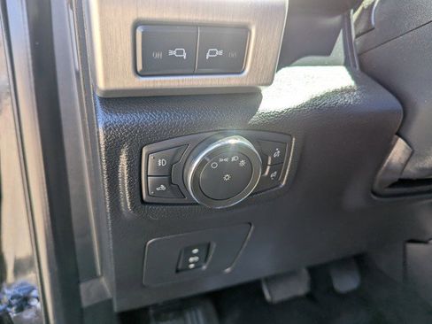 Used 2015 Ford F150 Platinum w/ Equipment Group 701A Luxury AWD/4WD image 17