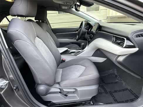 Used 2021 Toyota Camry LE image 25