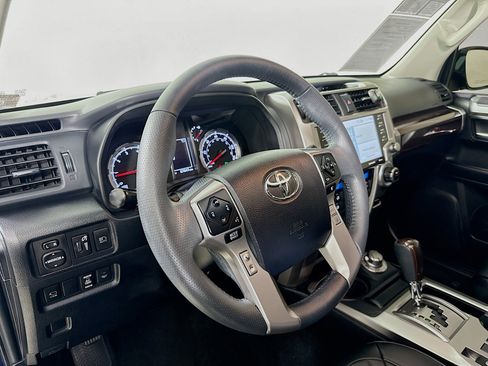 Used 2022 Toyota 4Runner Limited AWD/4WD image 9