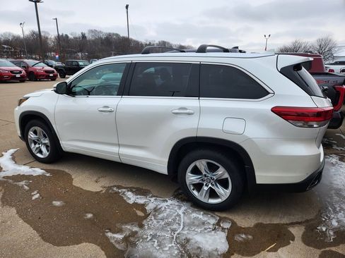 Used 2019 Toyota Highlander Limited image 3