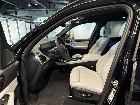 Used 2026 BMW X7 xDrive40i w/ M Sport Package image 17
