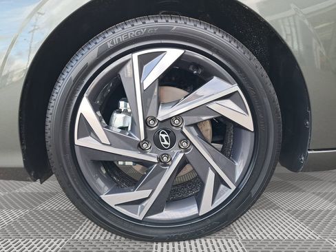 New 2025 Hyundai Elantra SEL image 10
