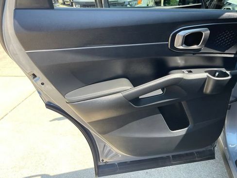 Used 2025 Kia Sorento EX w/ Panoramic Sunroof Package FWD image 22