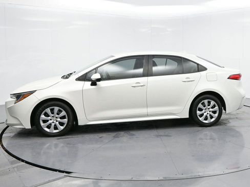 Used 2021 Toyota Corolla LE image 4