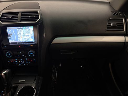 Used 2016 Ford Explorer XLT w/ Equipment Group 202A image 29