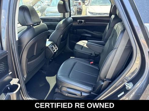 Used 2023 Kia Sorento EX w/ Panoramic Sunroof Package FWD image 17
