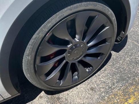 Used 2024 Tesla Model Y Performance AWD/4WD image 5