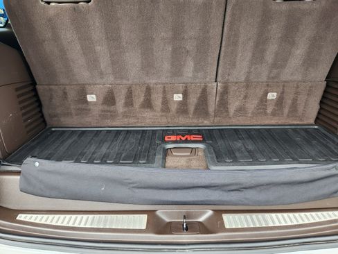 Used 2020 GMC Yukon Denali w/ Denali Premium Package RWD image 27