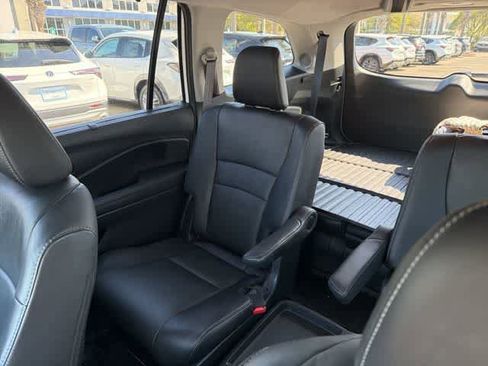 Used 2021 Honda Pilot Touring image 14