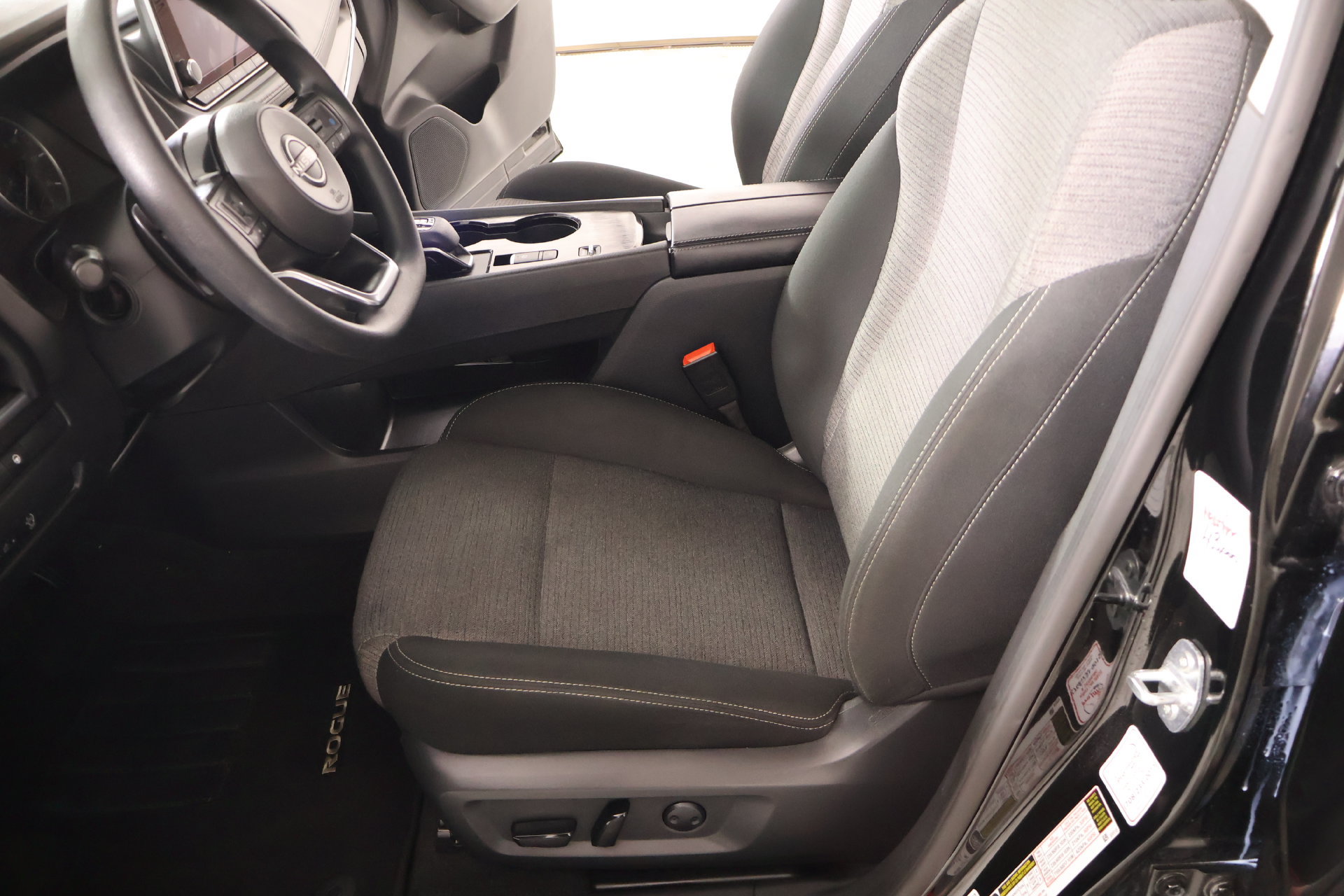 Used 2023 Nissan Rogue SV FWD image 10