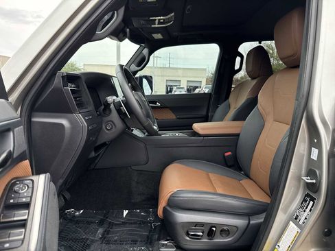 Used 2024 Lexus GX 550 image 2