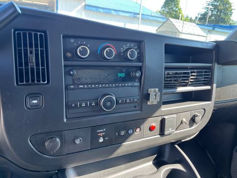 Used 2020 Chevrolet Express 2500 w/ Driver Convenience Package RWD image 4