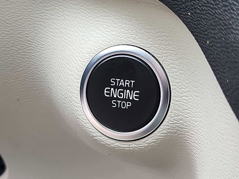 Certified 2023 Volvo XC40 B5 Plus w/ Protection Package Premier image 22