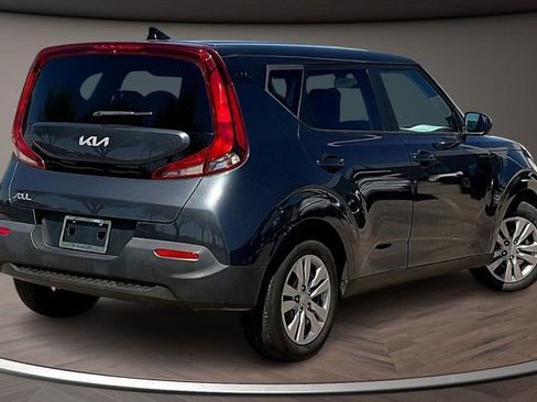 Used 2022 Kia Soul LX FWD image 2