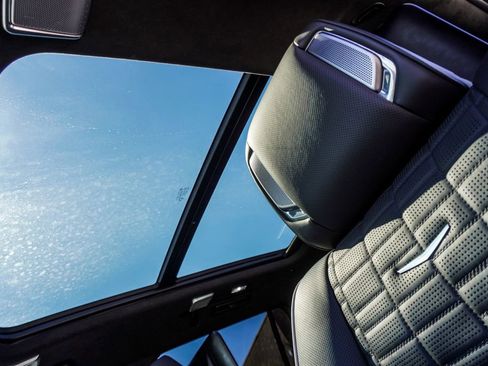 Used 2025 Cadillac Escalade V image 8