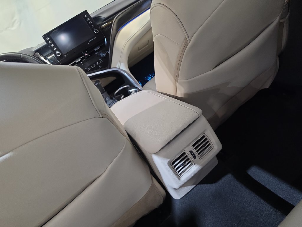 Used 2022 Toyota Camry XLE FWD image 22